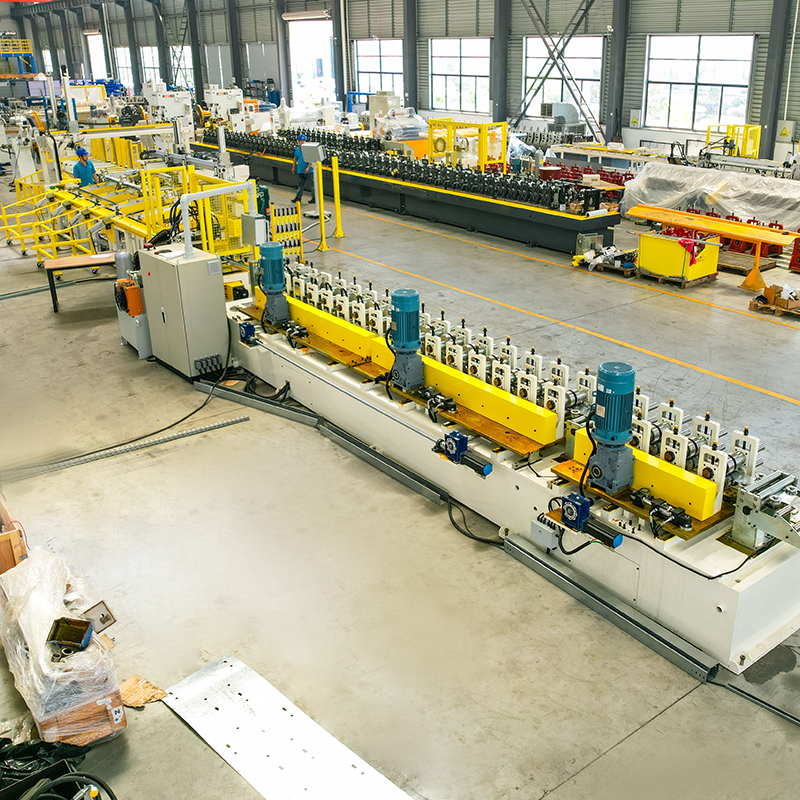 Stroj na tváření rolí s automatickou změnou šířky CU, řetězový pohon, automatické balení